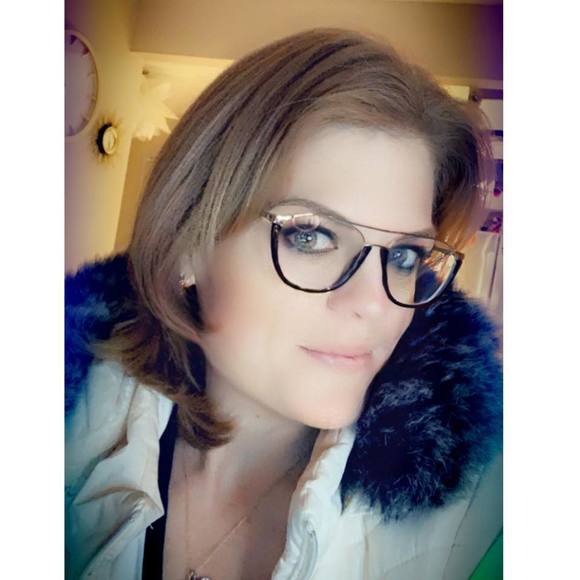 Meet your Posher, Traci - Picture 1 of 2